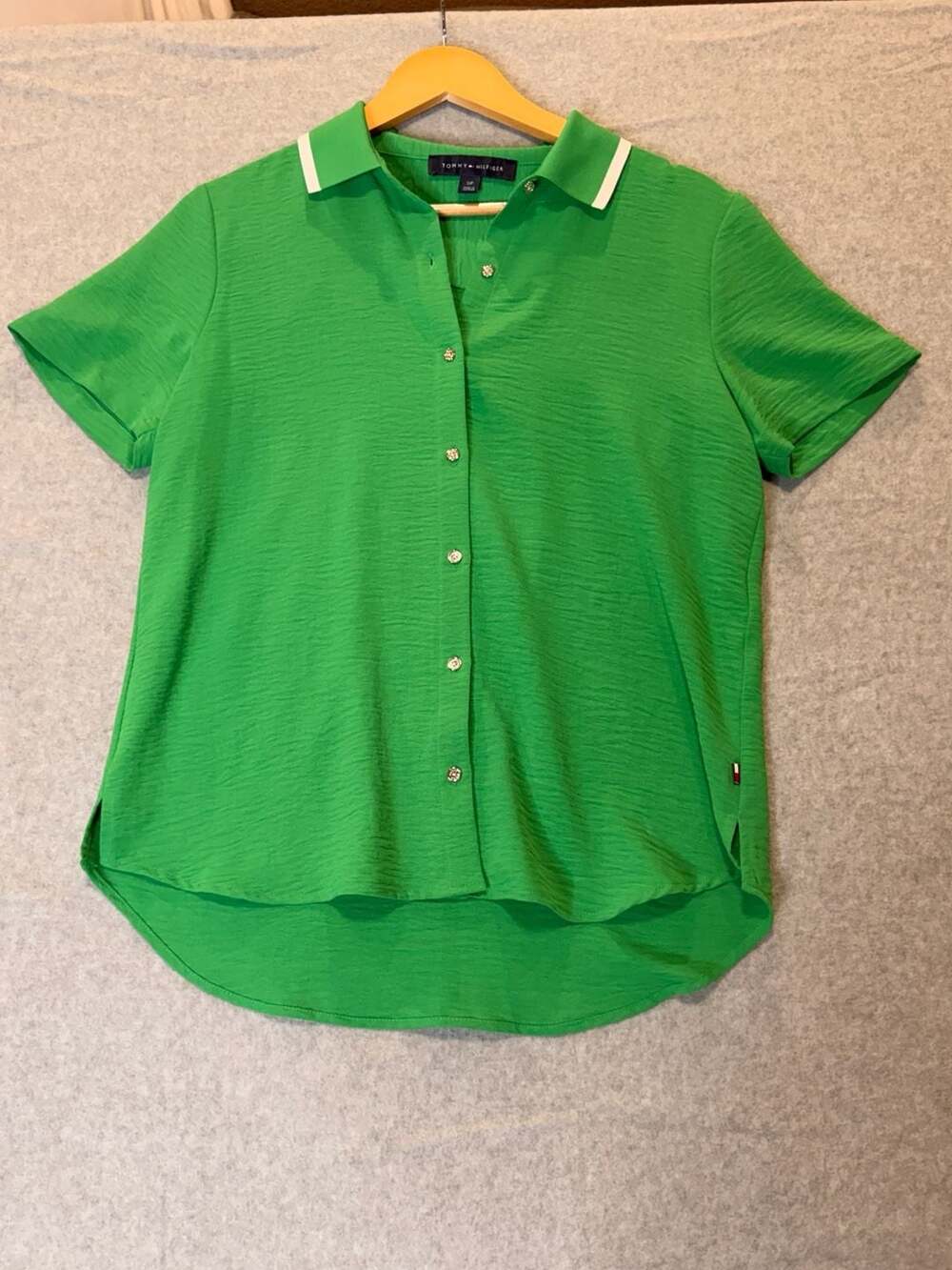 Tommy Hilfiger Women's Green Button-Down Collared Shirt Size S/P NWOT